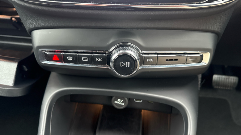 Volvo XC40 2.0 B3P Plus Dark 5dr Auto Petrol Estate